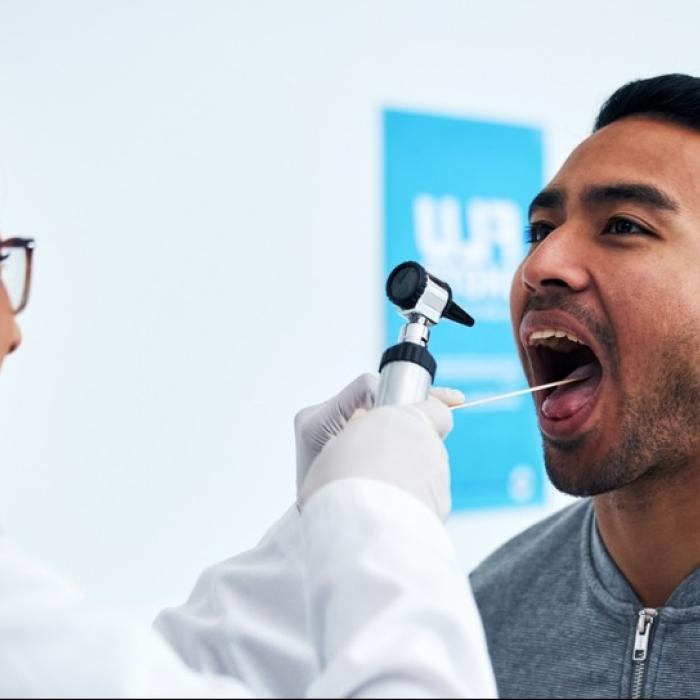 oral_cancer_looking_at_throat.
