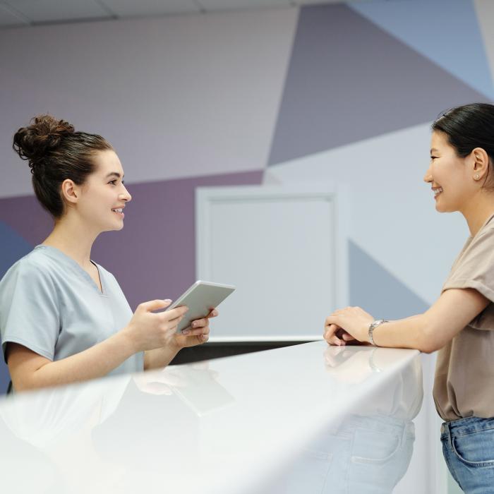 Hospital staff speaks with patient 